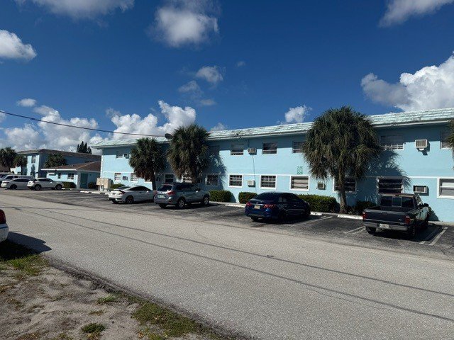 Photo - 241 SE 10th Ave Unidad 301L