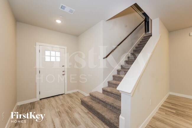 Photo - 625 Sophia Wy