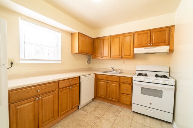 Photo - Middlesex Village Apartments