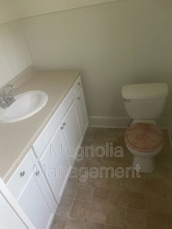 Photo - 277 Chavasse Ave