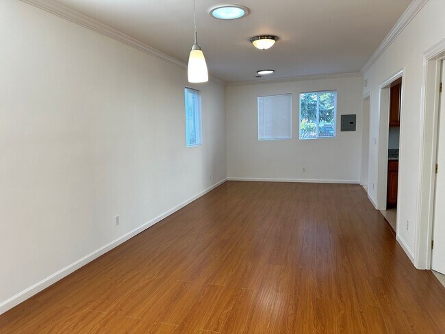 Photo - Large home near berkekey bowl