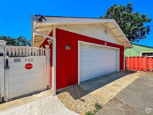 Building Photo - Newton Way, 469-471 Unit 469 Rental