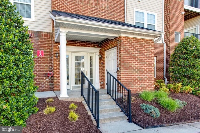 Building Photo - 7557 Stoney Run Dr Unit 101