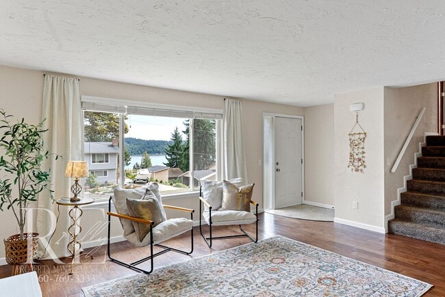 Photo - Elevated Living in Illahee – Style, Space ...
