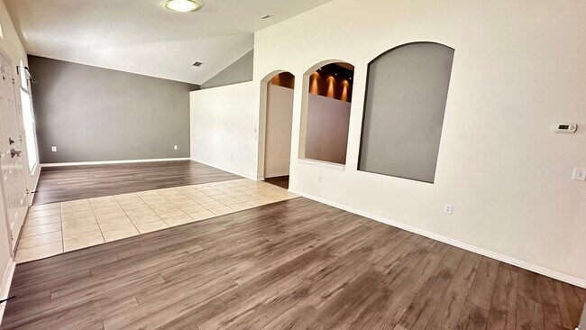 Photo - 2401 Nesslewood Dr