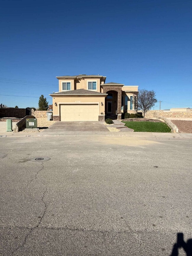 Photo - 3045 Woodhead