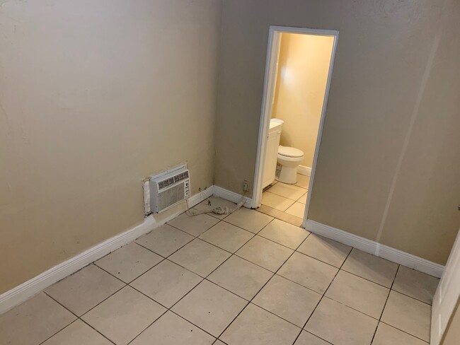 Photo - 825 N 19th Ave Hollywood, FL 33020-3596
