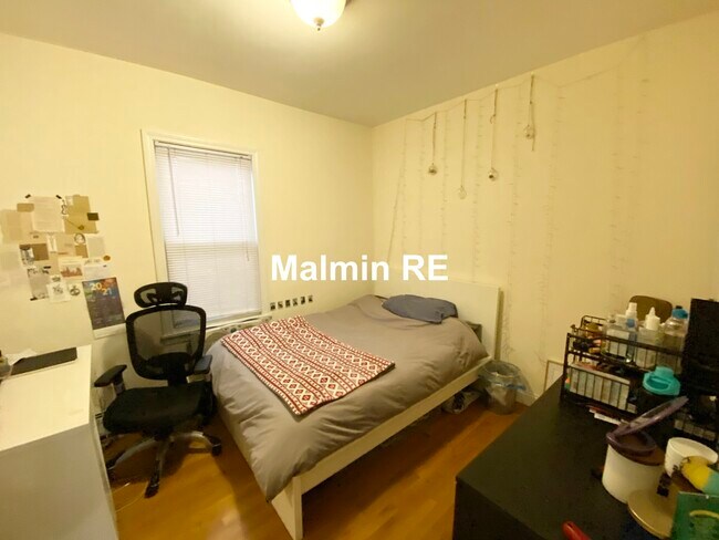 Photo - 143 Hillside St