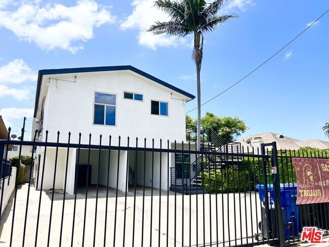 Building Photo - 1336 W 37th Dr Unit 3