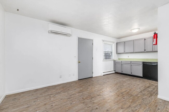 Photo - 770 University Ave Unit 6