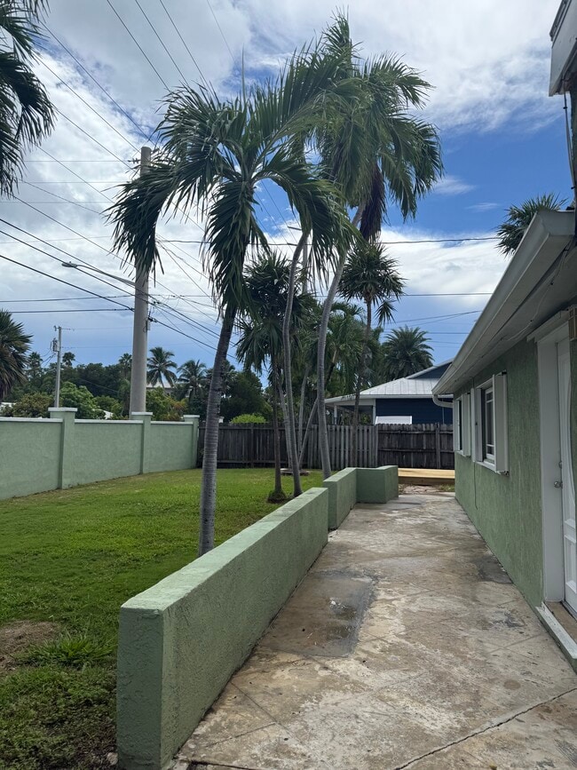 Building Photo - 1406 S Roosevelt Blvd Rental