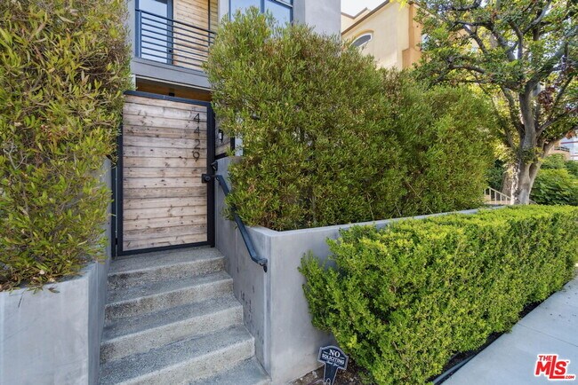 Photo - 4429 Tujunga Ave