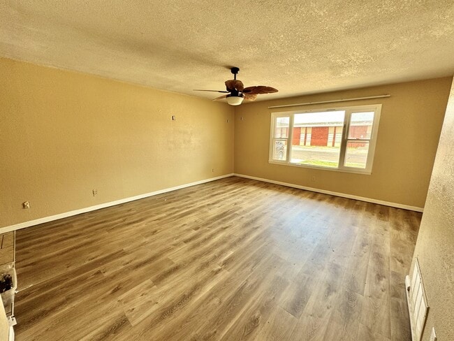 Photo - 3305 Thomas Ave