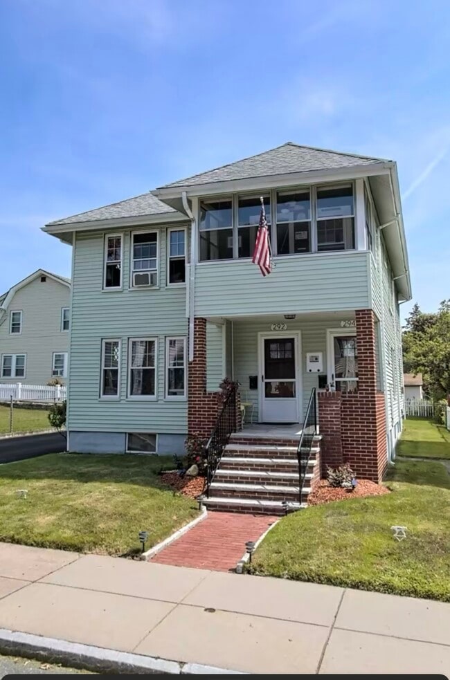 Building Photo - 292 Beech St Unit 292 Beech St