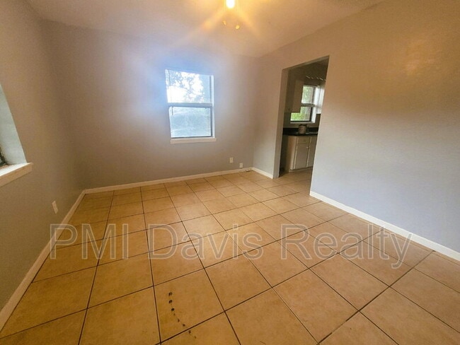 Photo - 2678 Ernest St Unit 3