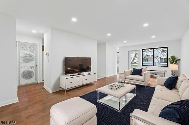 Photo - 850 Main St Unidad 102