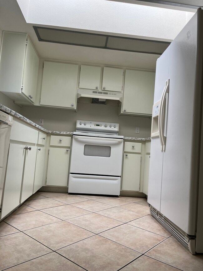 Photo - 517 W Duke Dr