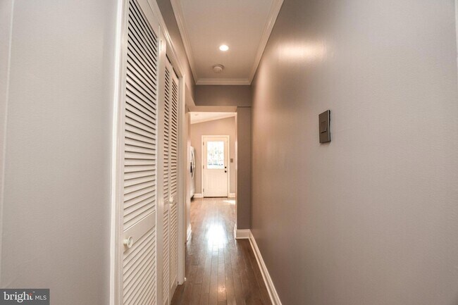 Photo - 544 Newton Pl NW