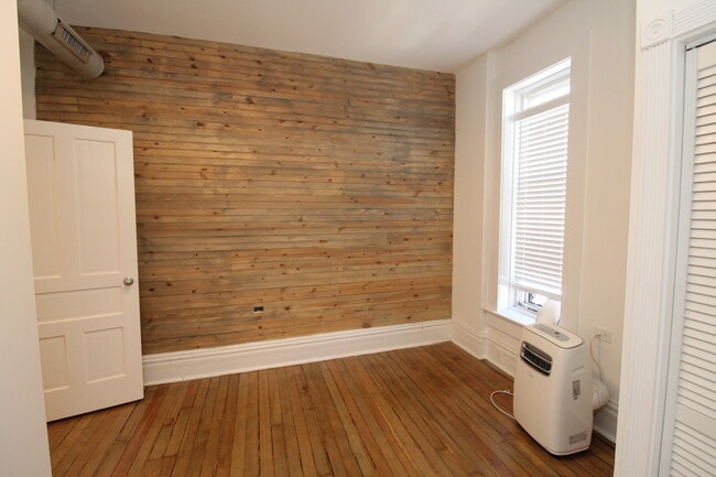 Photo - 1362 N Bosworth Ave Unit 3A