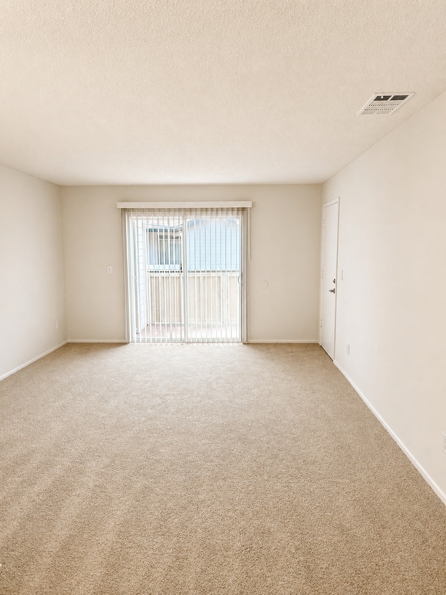 2 Bed 2 Bath - Living Room - 1060 SF