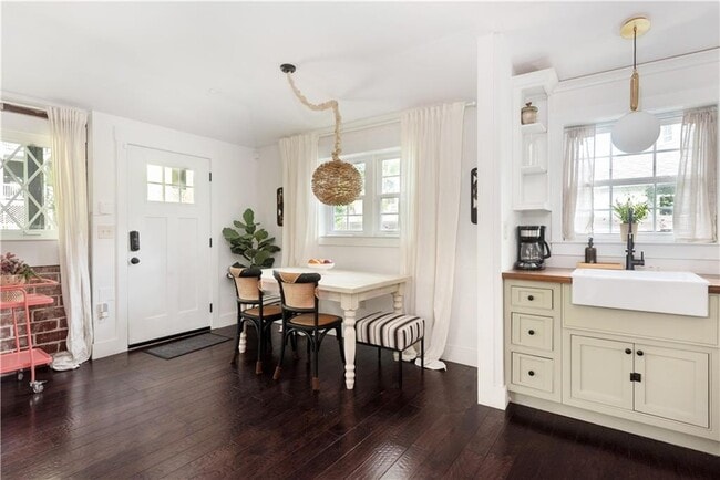 32 Esten St SE