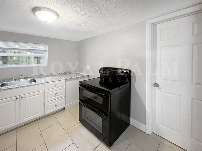 Photo - 1615 Evans Ave