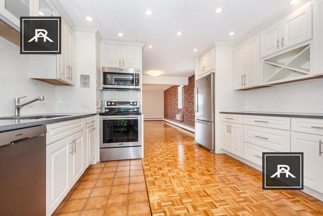 Building Photo - 1 bedroom in Brookline MA 02446 Unit 702 Rental