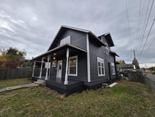 Photo - 205 SE Lane Ave