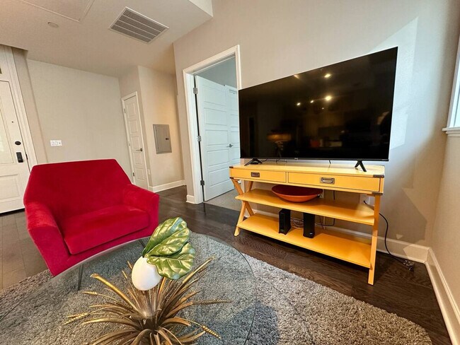 Photo - 256 E Main St Unit ID1237043P