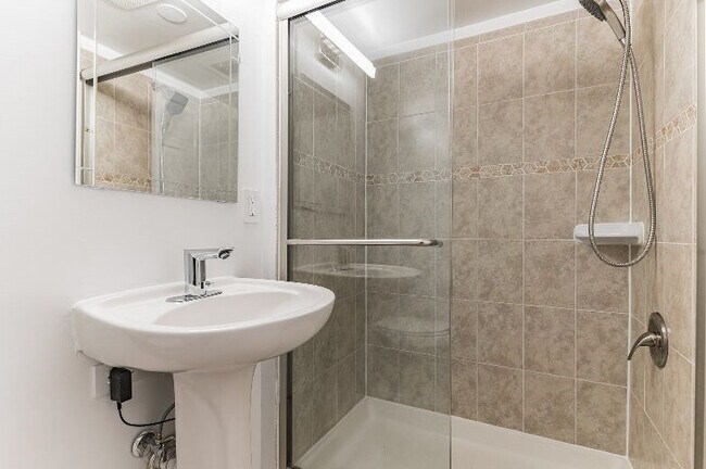 Photo - 1616 Corcoran St NW