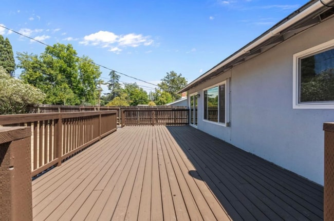 Photo - 118 Montrose Ct