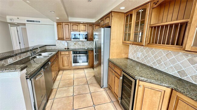 Photo - 2555 Collins Ave Unit 711