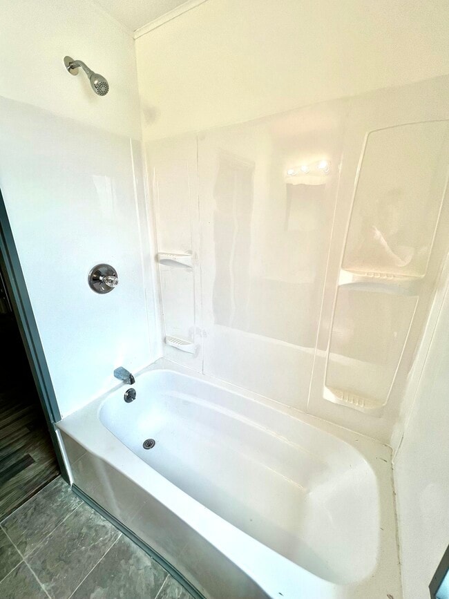 Photo - 404 W Adams St