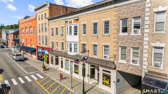 Building Photo - 14 Railroad St Unit 8