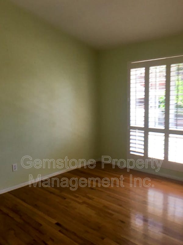 Photo - 5363 Saxon St