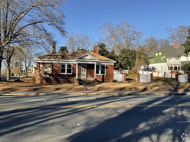 Building Photo - 400 Chesterfield Ave Rental