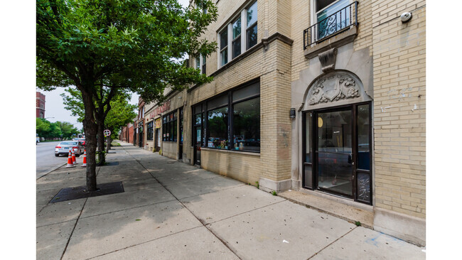 Building Photo - 4506 W Fullerton Ave Rental