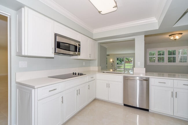 709 W Royal Palm Rd