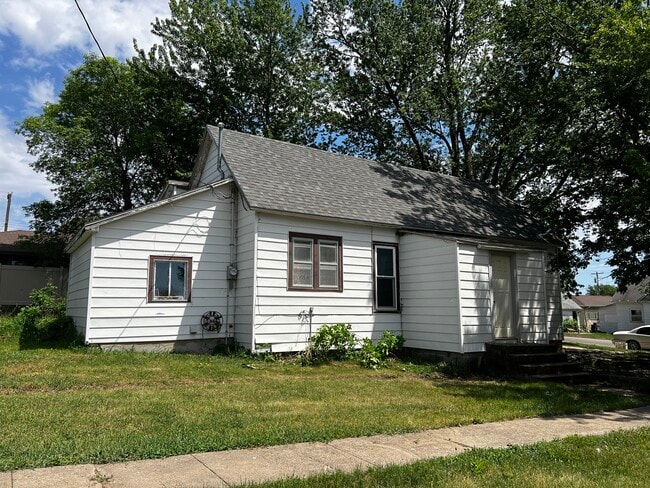Photo - 202 E 6th St