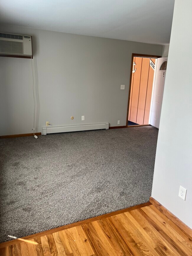 Photo - 39499 Muffatt St