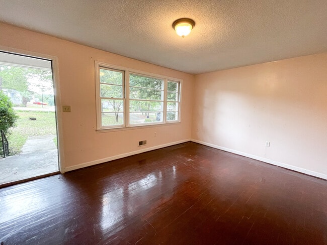 Photo - 331 Woodberry Rd