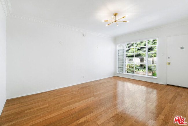 Photo - 154 N Sycamore Ave Unidad 4