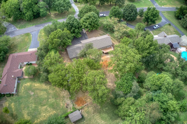 Photo - 202 Split Rail Dr