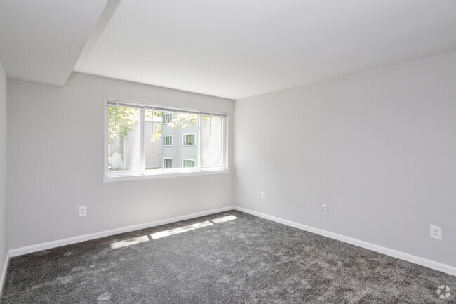 1 BR, 1 BA - 600 SF