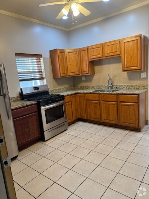 Building Photo - 3748 W Cermak Rd Unit 2 Rental