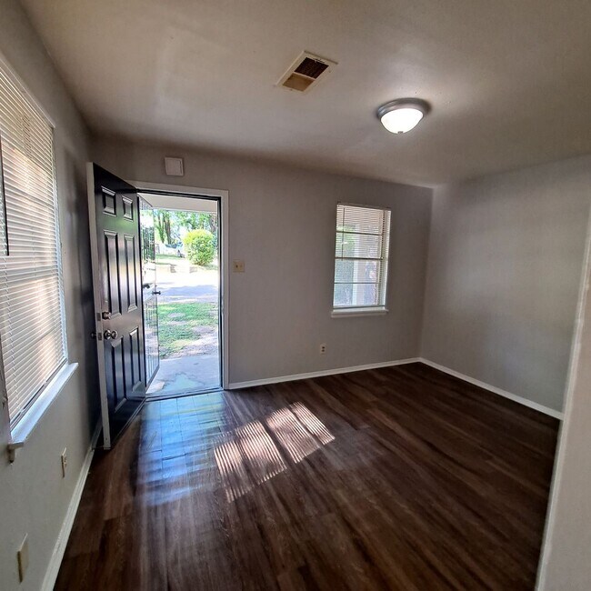 Photo - Welcome to 2655 Whitman!