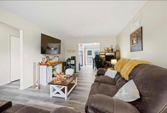 Photo - 6121 Stornoway Dr S Unidad Cozy Condo