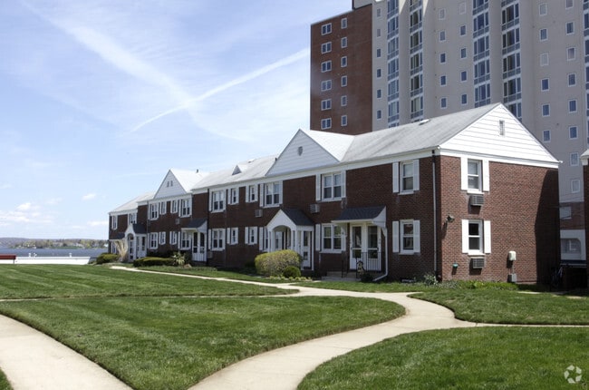 Shrewsbury Manor