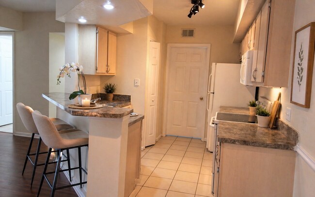 Photo - Gorgeous 2/2 Wood Floors Condo For Rent @ The Crest close to UCF and Valencia. Unit 1023