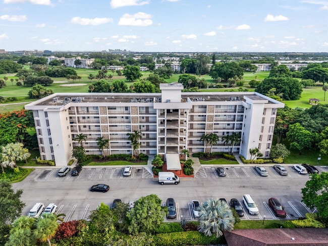 Building Photo - 3000 N Palm Aire Dr Unit 407